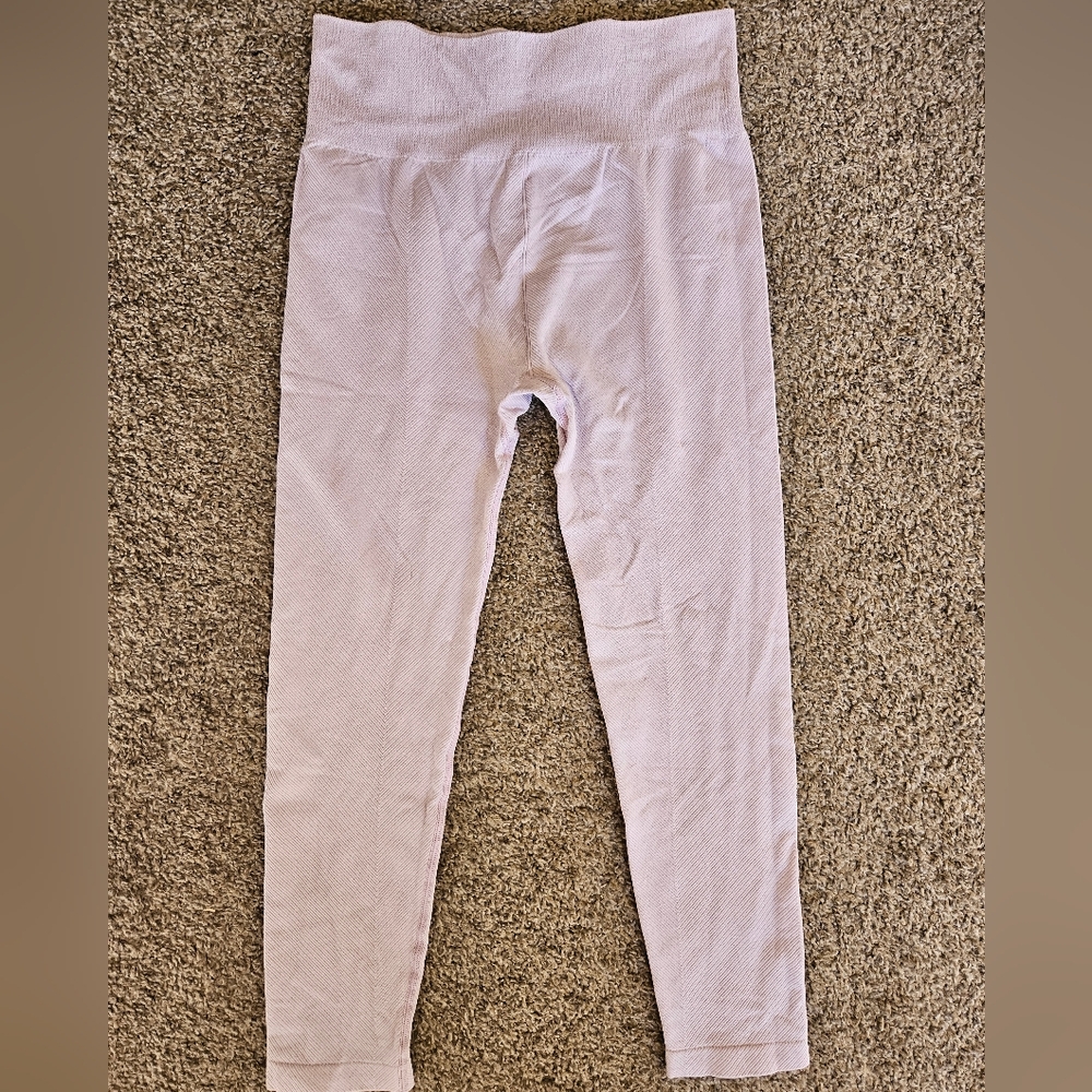 High-Waisted Lavender Workout Leggings - Picture 5 of 5